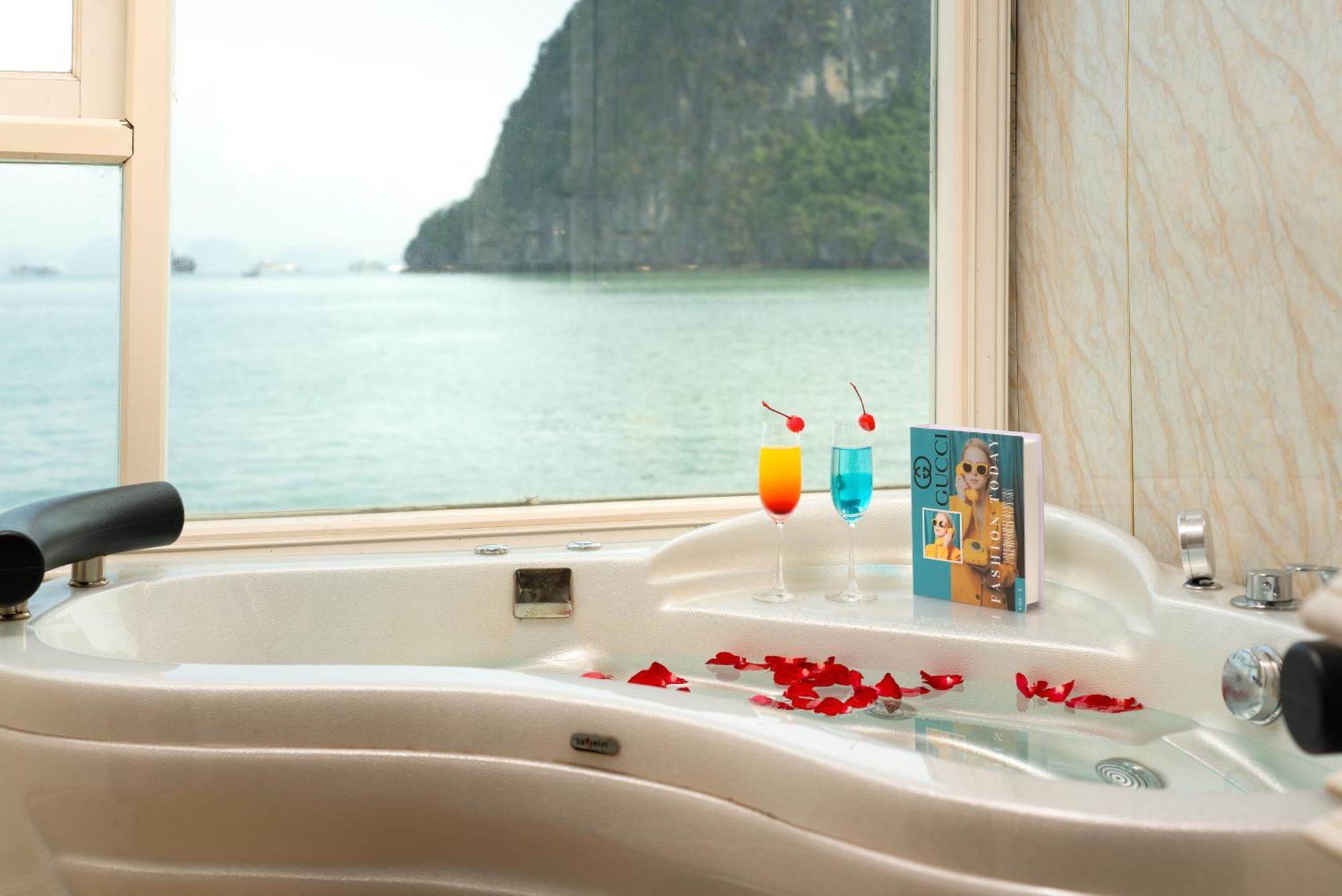 ホテル Halong Aquamarine Royal Cruise ハロン エクステリア 写真